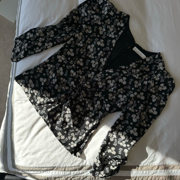 ASTR Ruched Sleeve Ditzy Floral Blouse - Picture 5 of 12